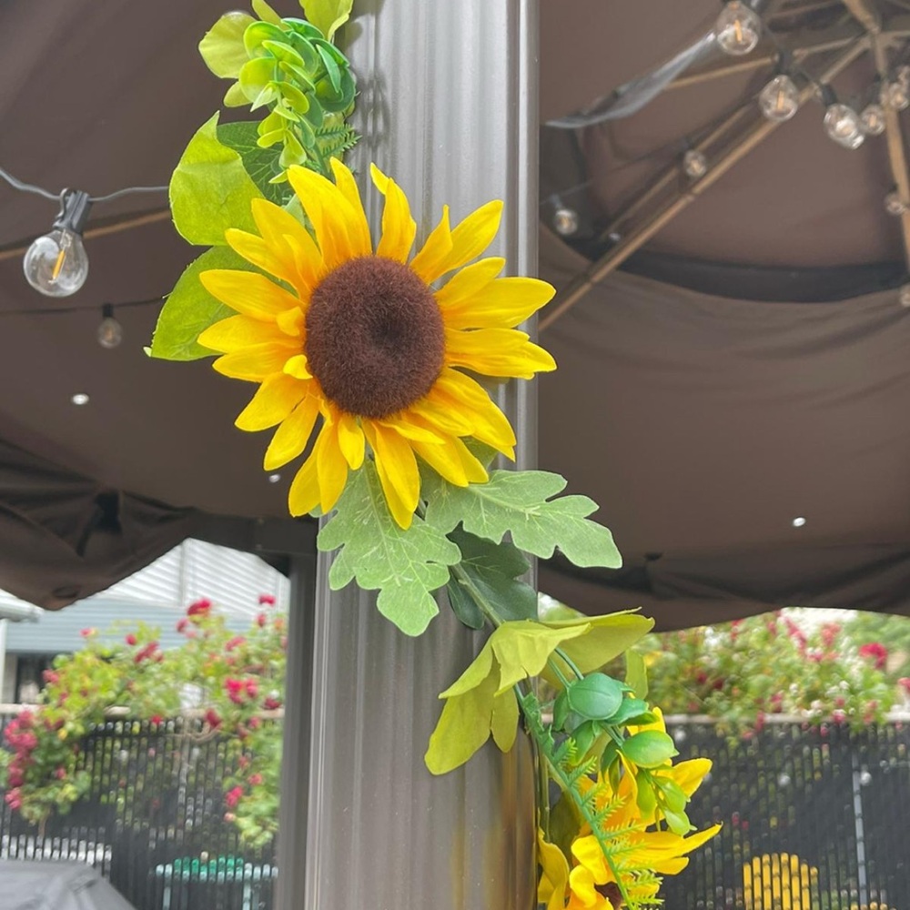5 Ashland Sunflower Garland with Green Leaves